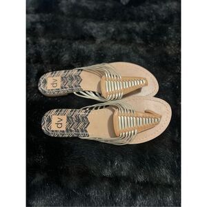 DV women's Thong Sandals size 9.5  Dolce Vita